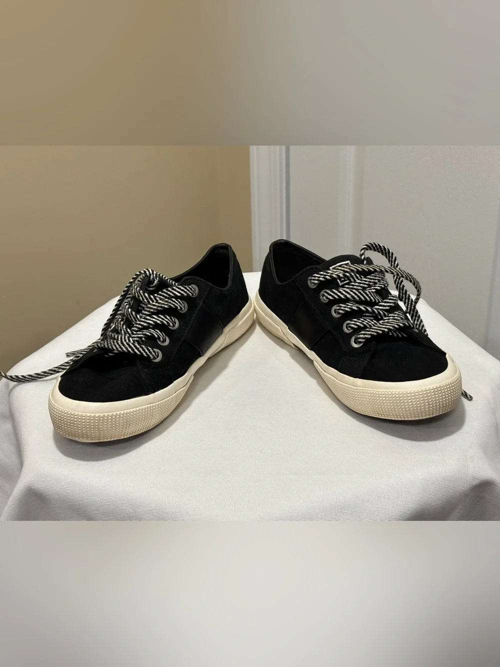 Chaps Black Canvas Lace-Up Sneakers | Women’s Size 6